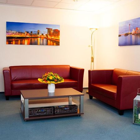 Hotel Am Duesseldorfer Platz Ratingen Buitenkant foto