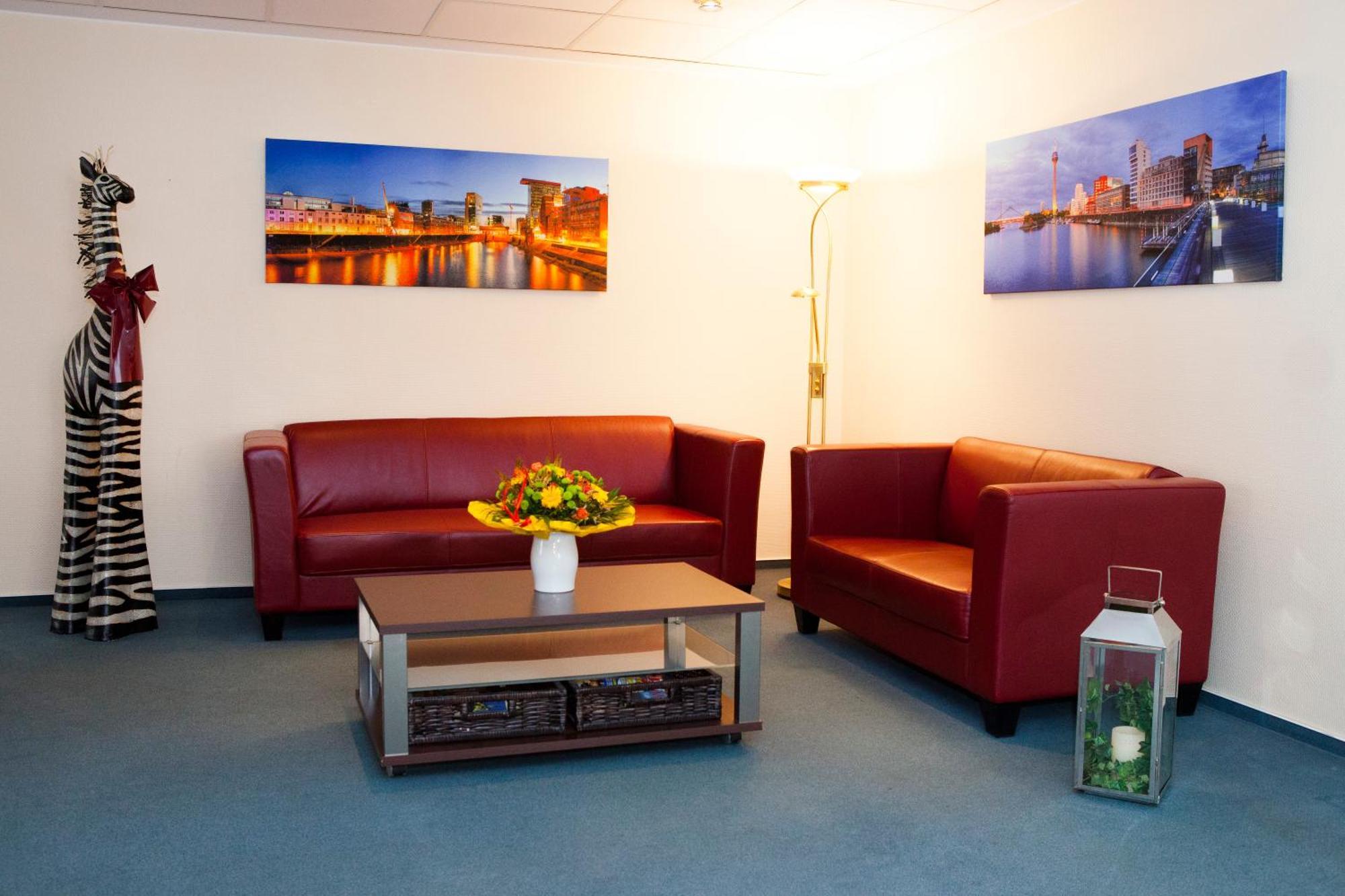 Hotel Am Duesseldorfer Platz Ratingen Buitenkant foto