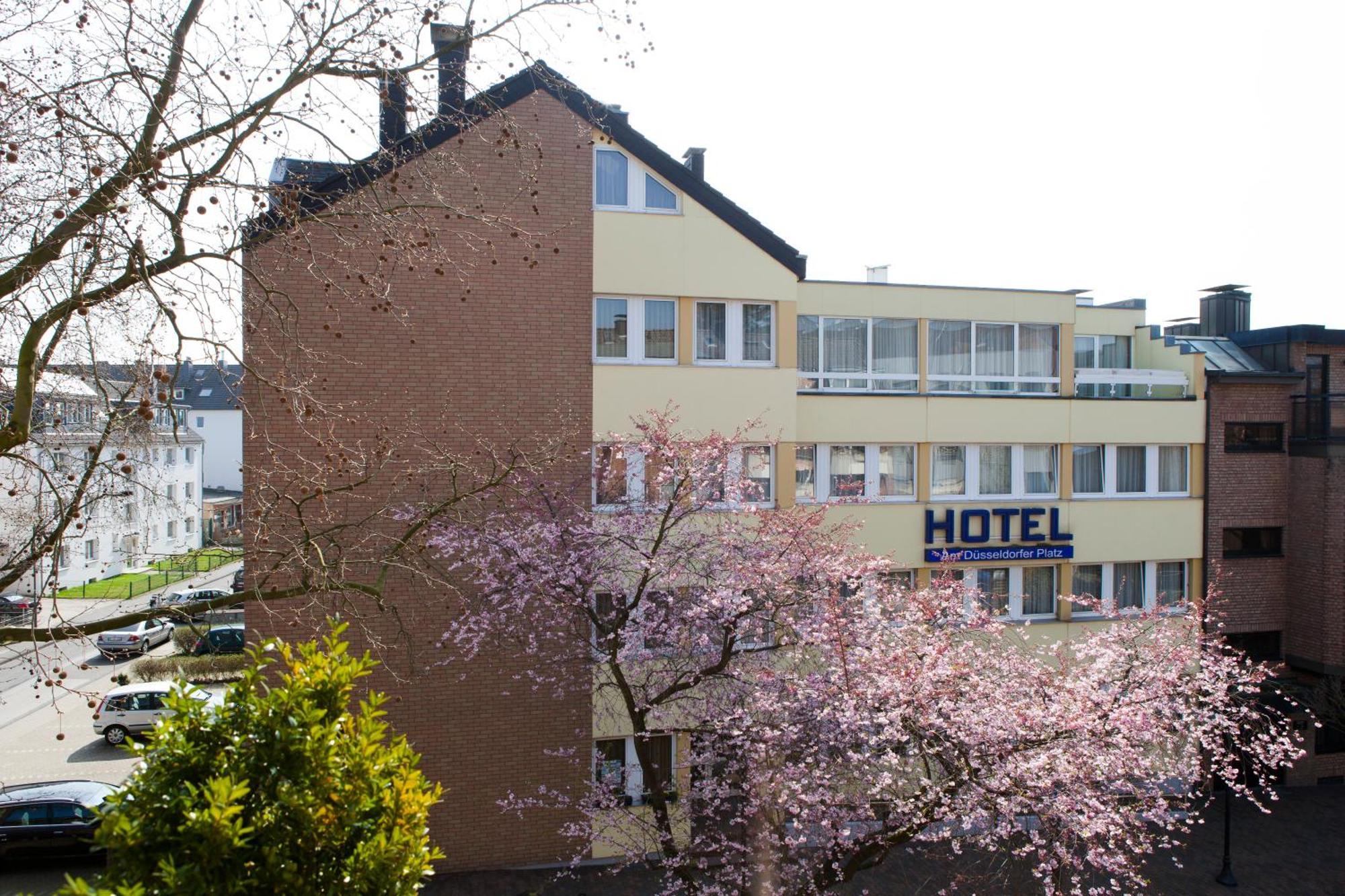 Hotel Am Duesseldorfer Platz Ratingen Buitenkant foto
