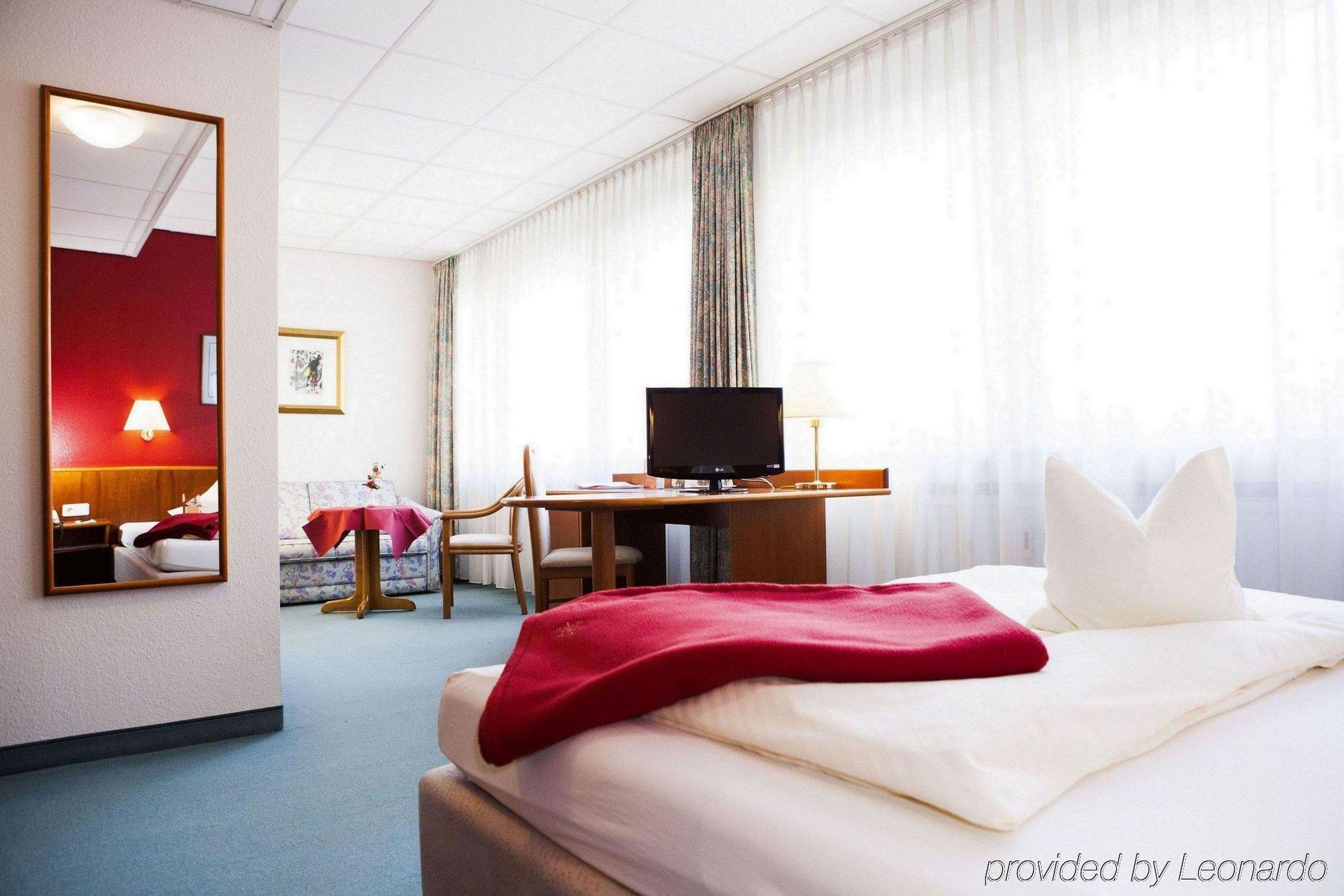 Hotel Am Duesseldorfer Platz Ratingen Buitenkant foto