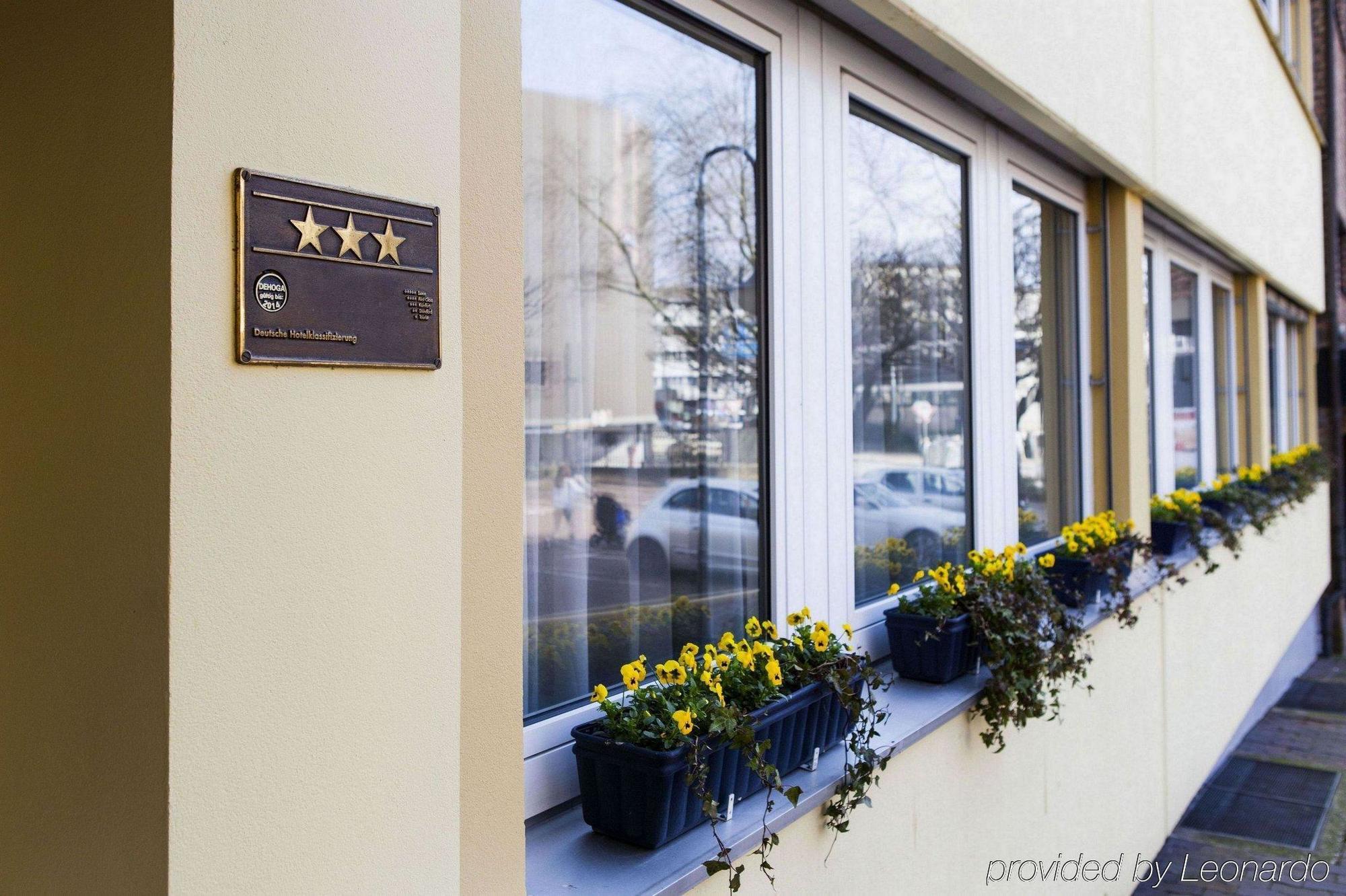 Hotel Am Duesseldorfer Platz Ratingen Buitenkant foto
