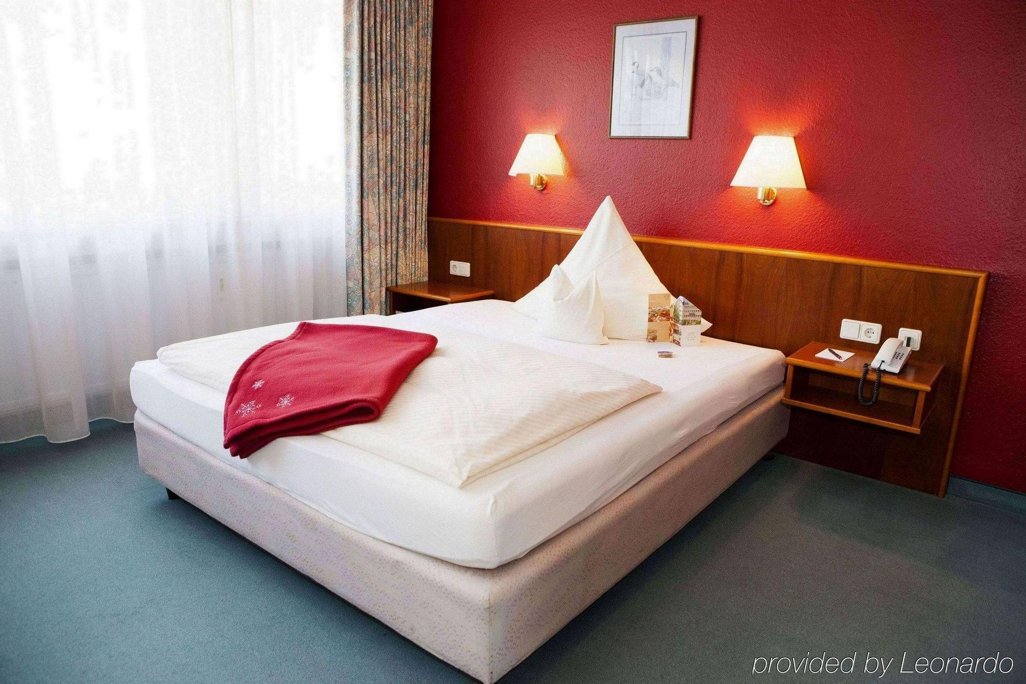 Hotel Am Duesseldorfer Platz Ratingen Buitenkant foto