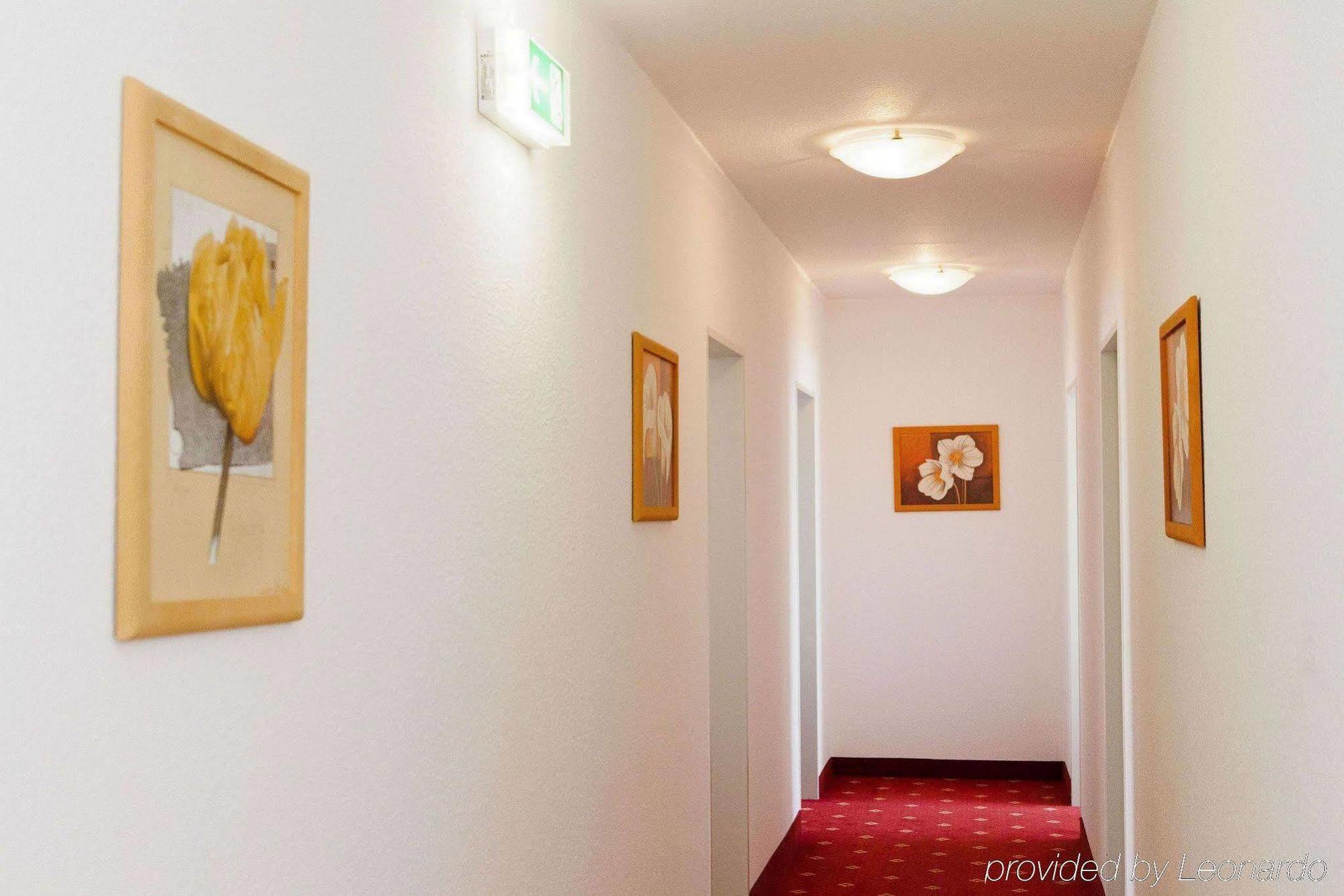 Hotel Am Duesseldorfer Platz Ratingen Buitenkant foto