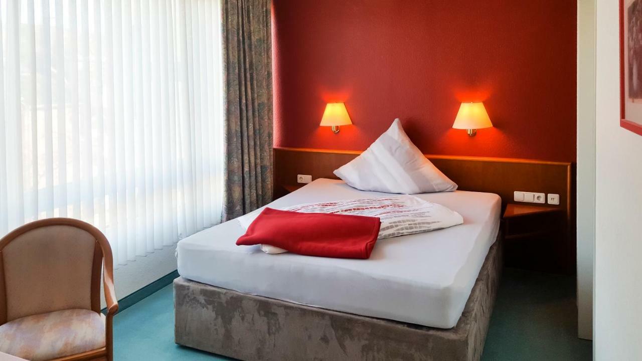 Hotel Am Duesseldorfer Platz Ratingen Buitenkant foto