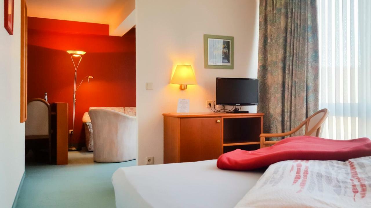 Hotel Am Duesseldorfer Platz Ratingen Buitenkant foto